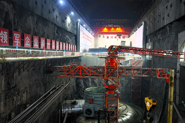 627圖為金川水電站廠房施工現(xiàn)場(chǎng)